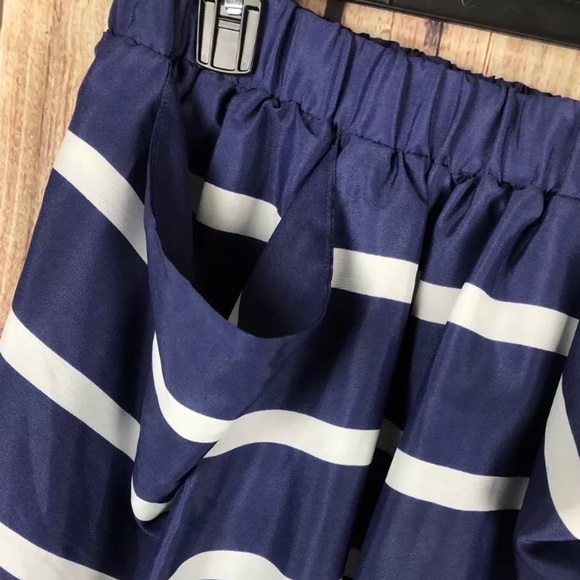 BCBGENERAION~Horizontal Stripe Drape Pocket Mini - Picture 3 of 8